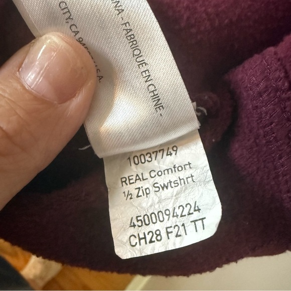 Ariat Women's Maroon collared Quarter-Zip Sweatshirt. Size Medium - Picture 8 of 8